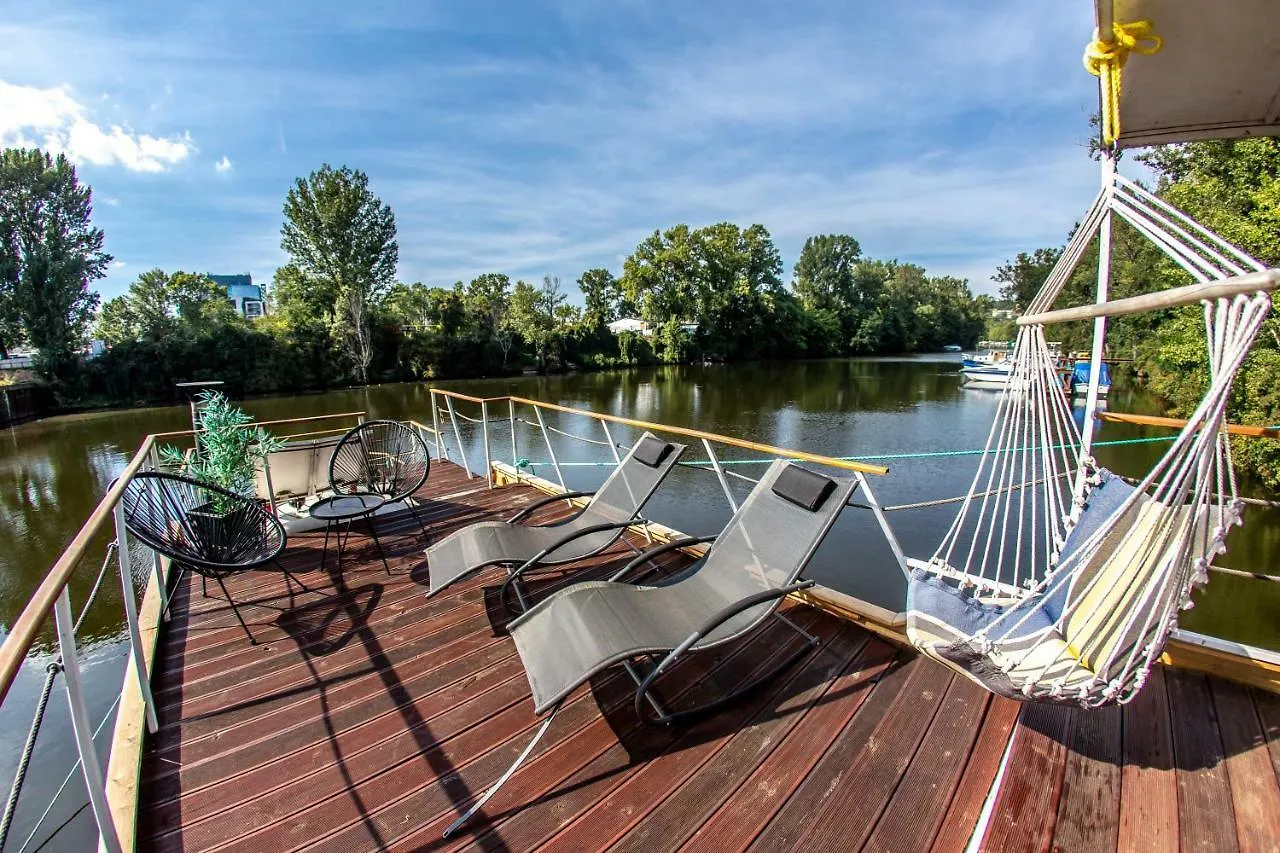 Hotel Prague Bay Houseboats 3*,