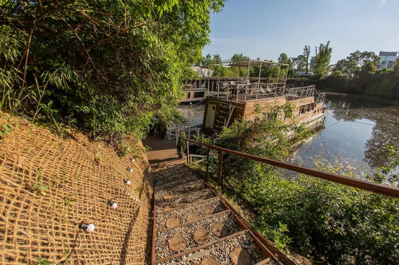 Hotel Prague Bay Houseboats Botel