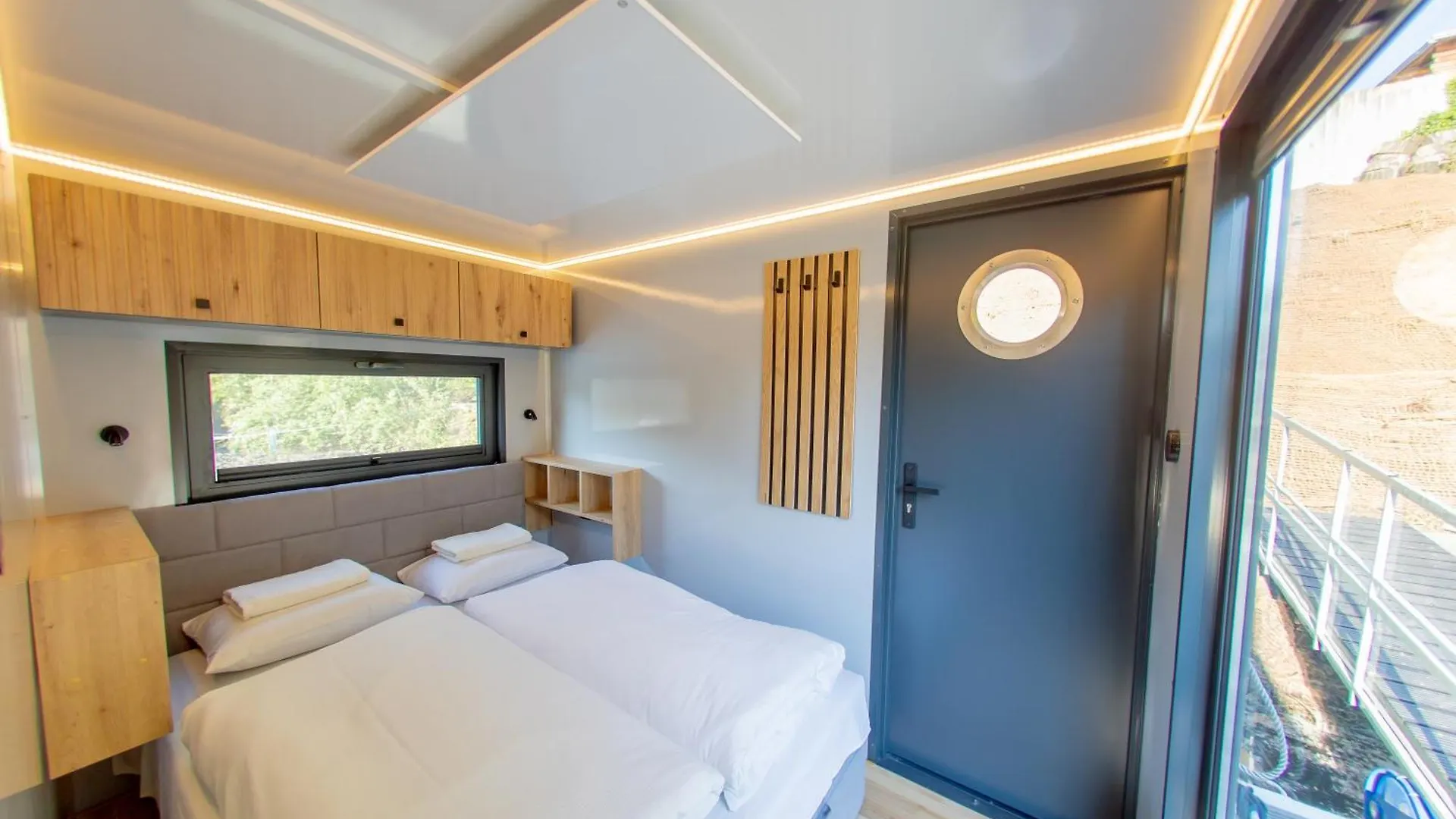 Hotel Prague Bay Houseboats Botel