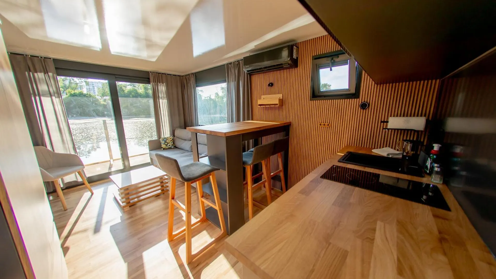 Botel Prague Bay Houseboats Hotel