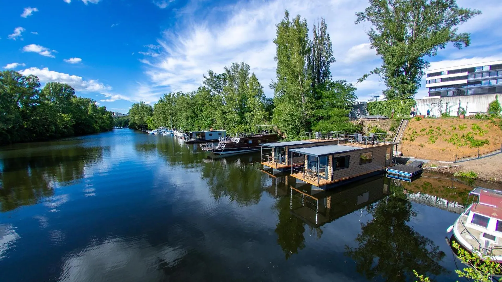 Prague Bay Houseboats contacts