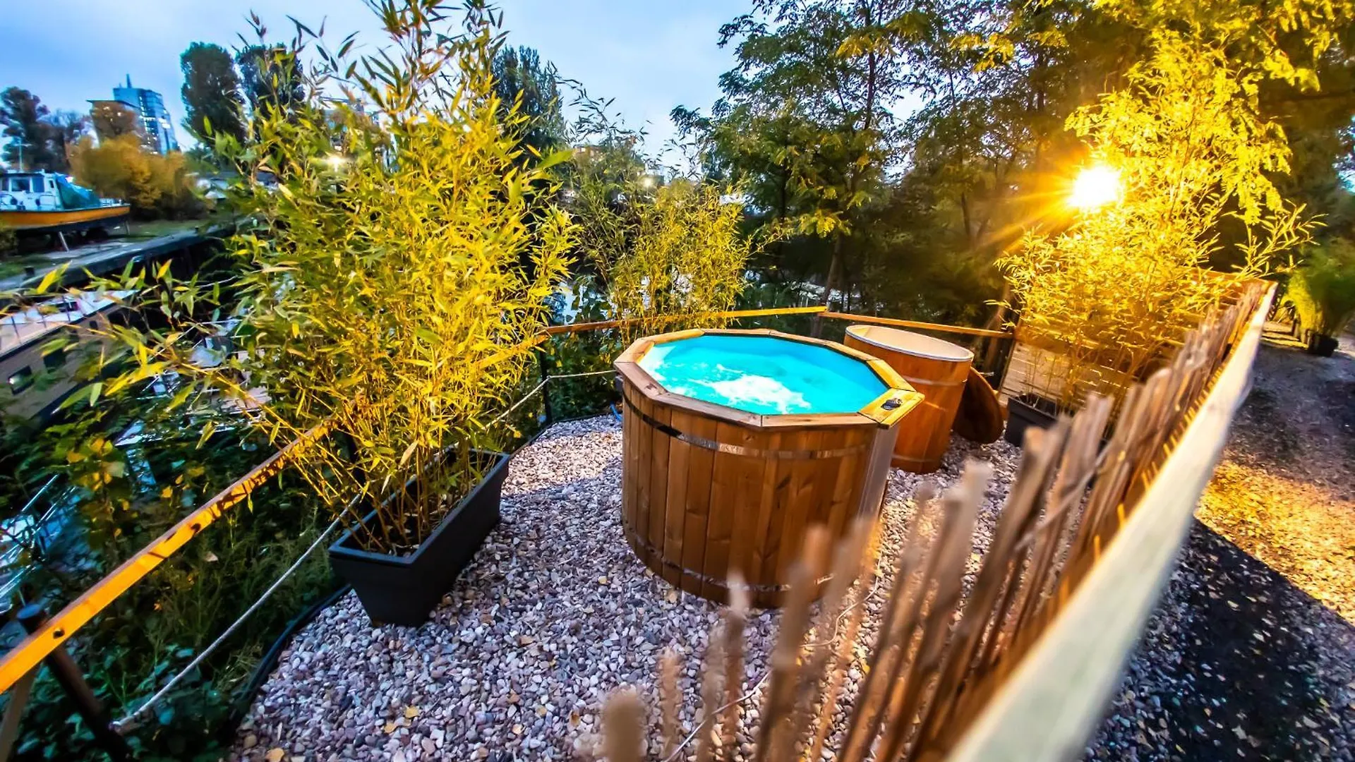 Hotel Prague Bay Houseboats